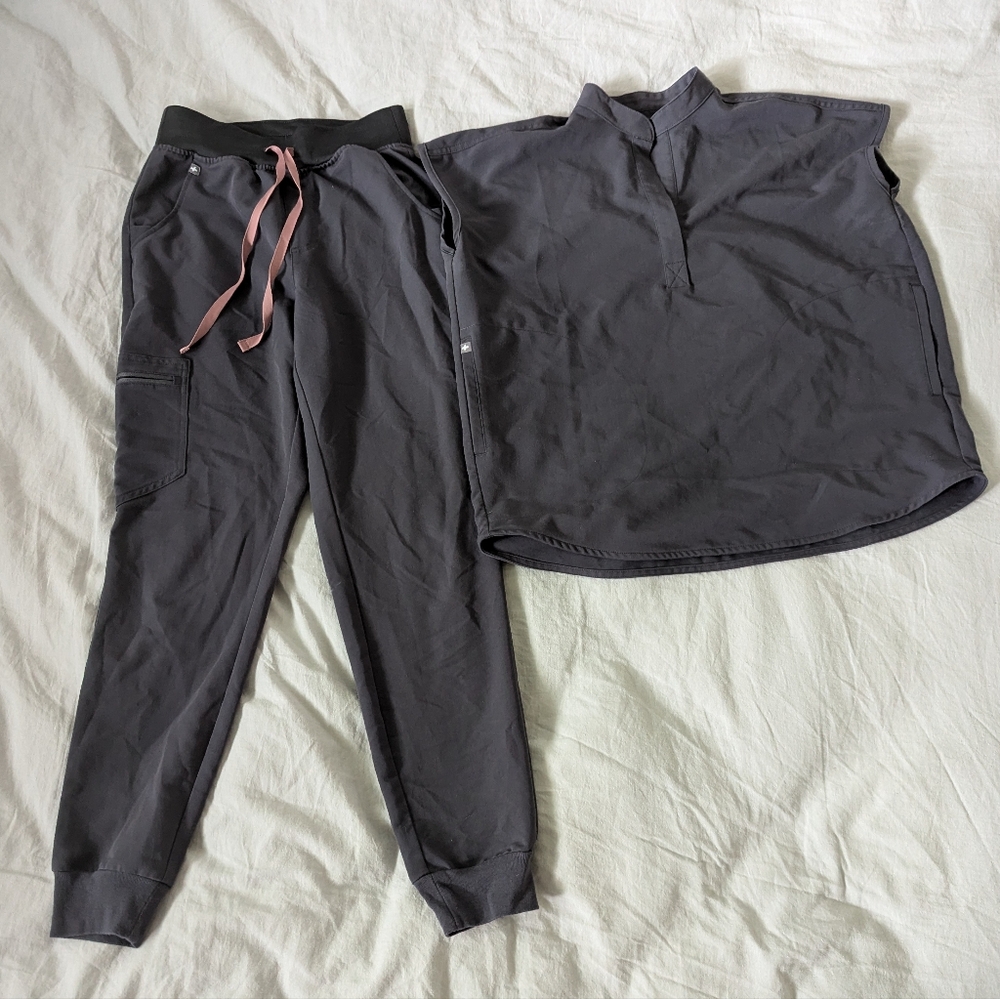 Figs Charcoal Scrub Set